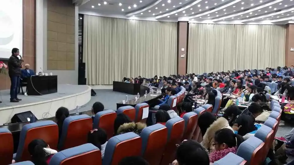 Dr. Sheng Chun Chang and Professor Ming Qing Zhu at a Zhu’s Scalp Acupuncture (ZSA) lecture at Fujian University of Traditional Chinese Medicine, China, 2014.