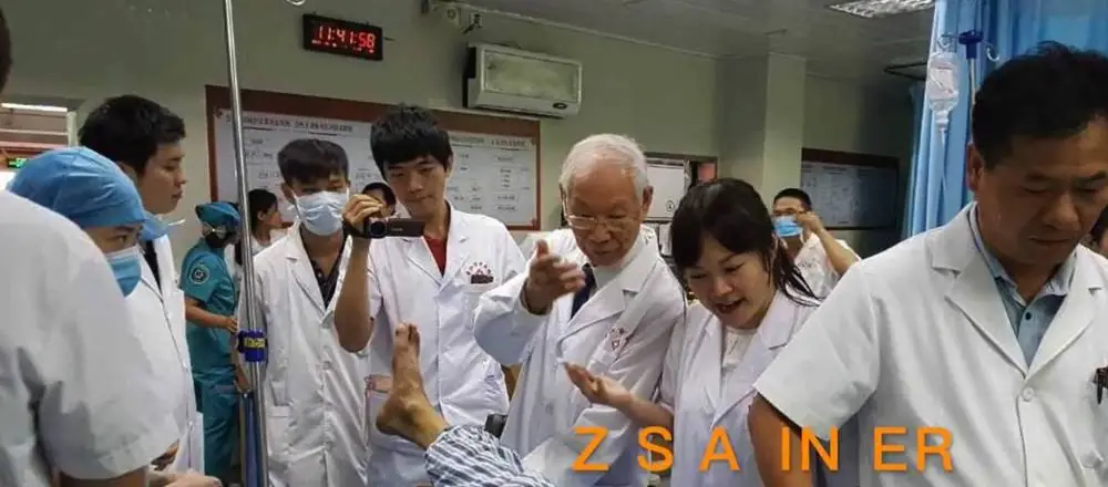 Prof. Ming Qing Zhu and Dr. Shy during Zhu’s Scalp Acupuncture (ZSA) emergency room clinical teaching, 2017.