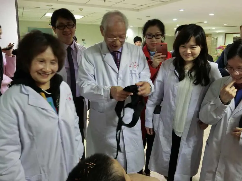 disciples with Professor Zhu, Dr. Zhi Yun Peng and Dr. Moyee Siu